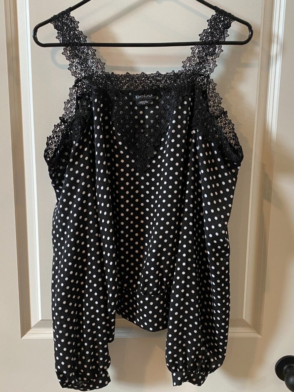 Bebe Polka Dot Print Lace Cold Shoulder Top Size XL - Picture 6 of 11